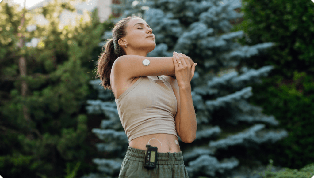 Krásná diabetička se připravuje na venkovní běh ve městě